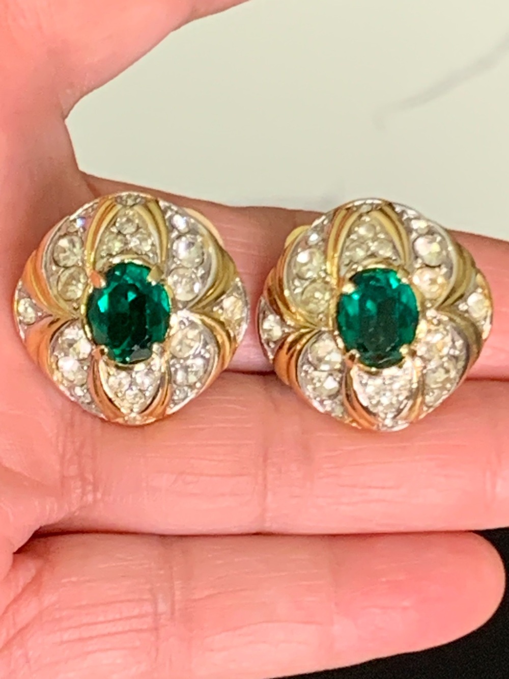 Vintage Large Emerald Green Center Stone & Crystal Rhinestone Clip On Earrings